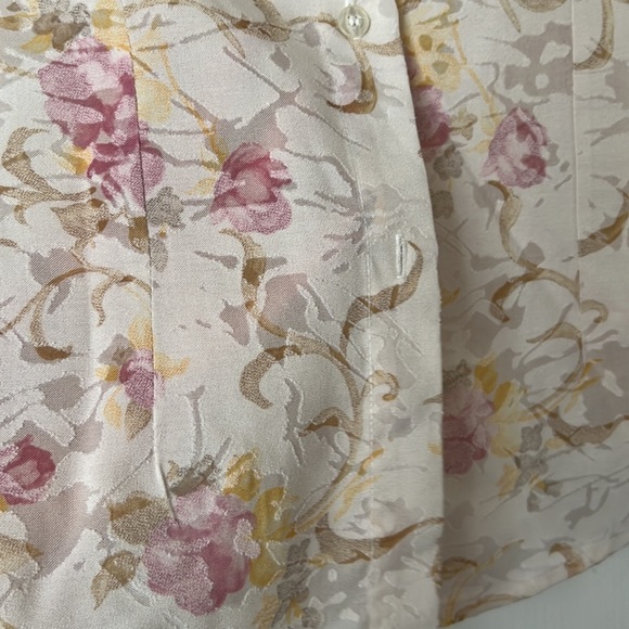 FLORAL SLEEVELESS TOP - Picture 2 of 2